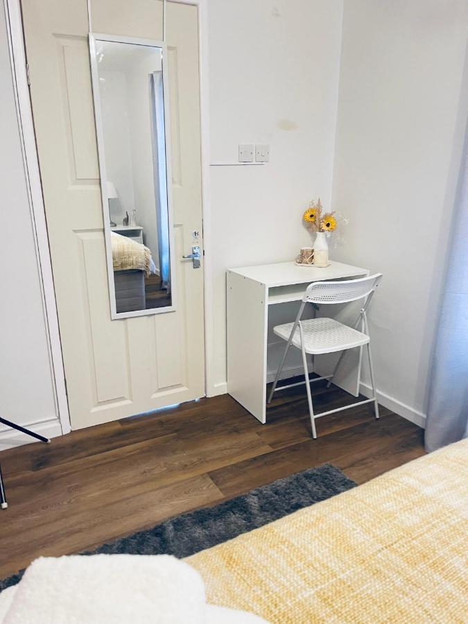 Small Doble, Shared House Filton エクステリア 写真